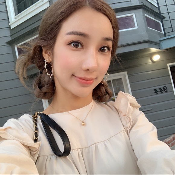 Meet your Posher, Shirley - Picture 2 of 2